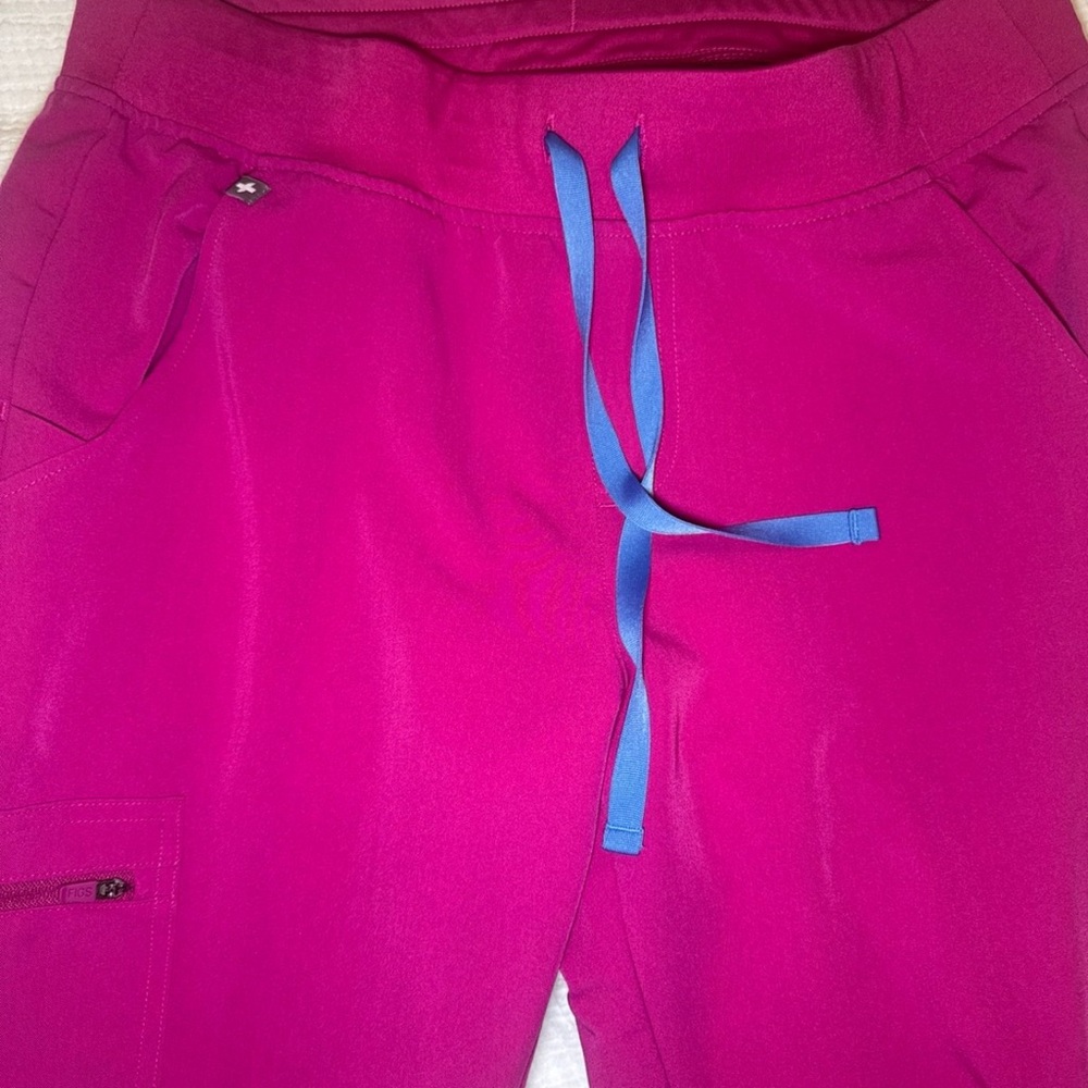 Figs Scrubs Set Medium Raspberry Sorbet Medium - Picture 7 of 7